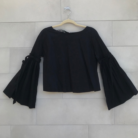 Black blouse with bell sleeve with draped details - Picture 1 of 4